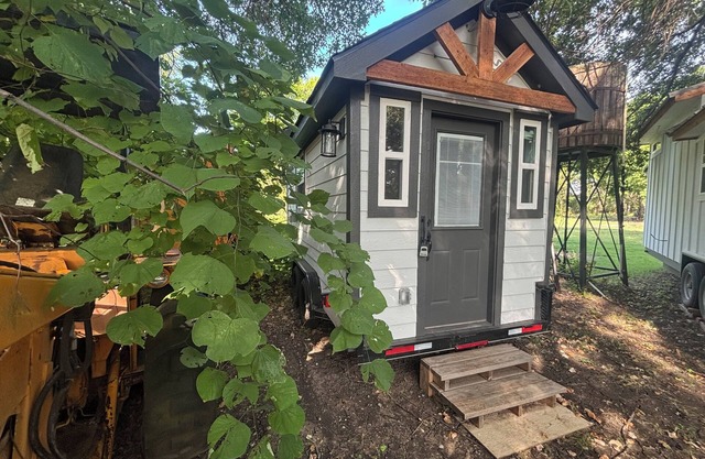 Tiny Home near Lake Weatherford and Dove Ridge Winery