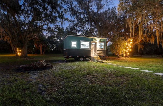 Tiny Home on Wheels! Firepit + Close to Disney!