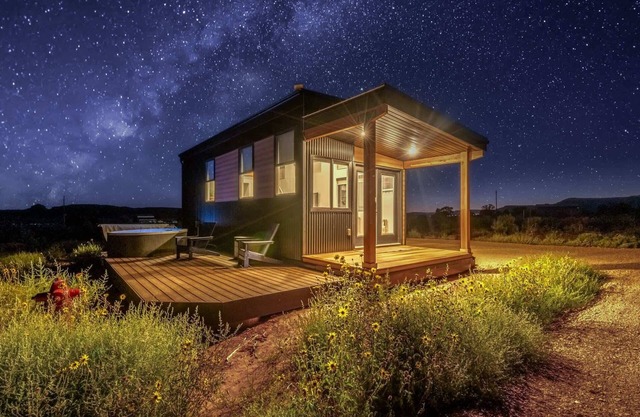 Tiny Home w/Panoramic Views, Hot Tub, Near Zion