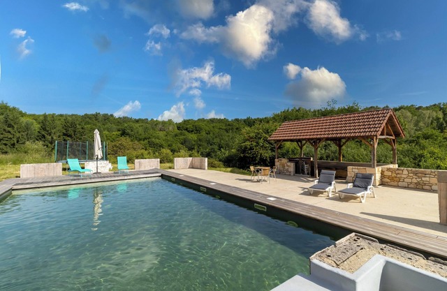 Tiny House en Saint-Cernin-de-l'Herm - Piscina compartida y estancia relajante para 4 personas