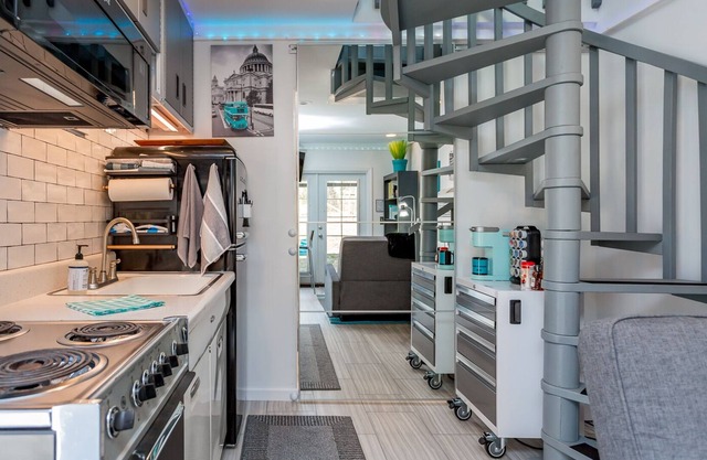 TINY HOUSE+fun+luxe+mod+EV charger+Fast Wifi+W/D+kitchen