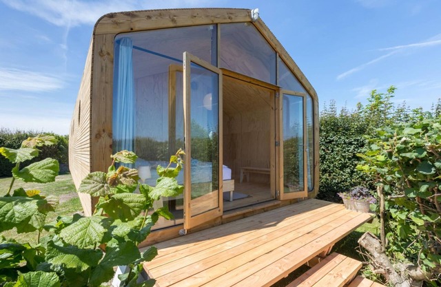 Tiny Wrap-around House on the Edge of Beach