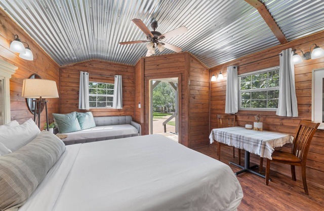 Tiny House # 4 @Gathering Oaks Retreat