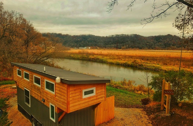 Tiny House on Upper Iowa River w/ hot tub