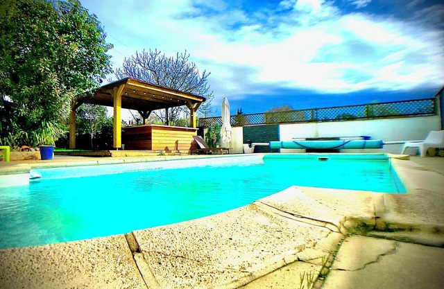 Tiny House Piscine Jacuzzi