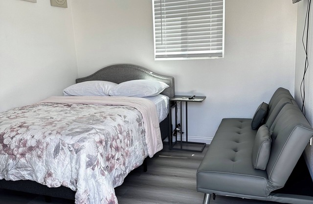 Tiny house, private with Free parking.