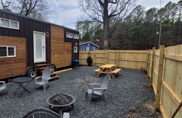 Tiny House with 4 beds - 5 minutes from Hwy 440