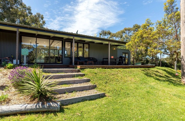 Tiny Lemon Farm, just 5 minutes from Bermagui!