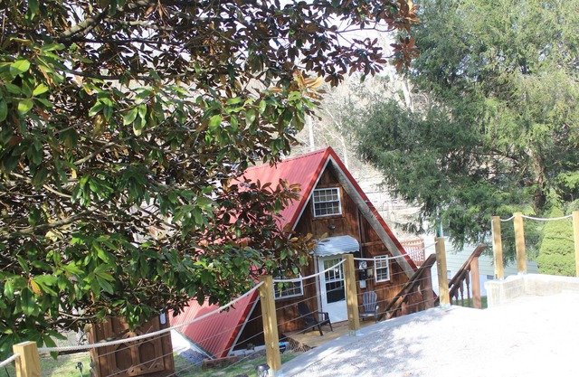 Espacio de campamento informal, gran vista, con un camino rústico al lago!