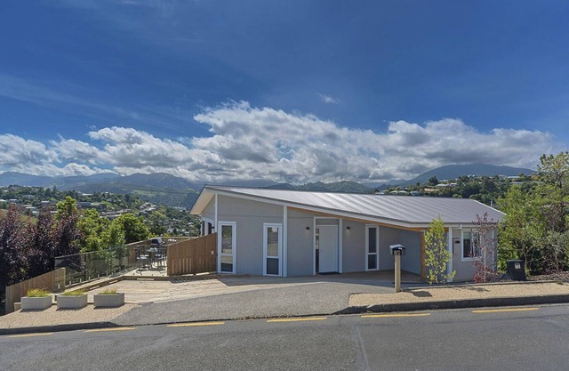 Tipi Haere - Walking distance to Nelson City Centre and the Waterfront!