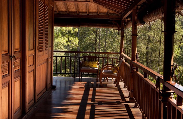 TIRA VILAGNA SUITES & SPA