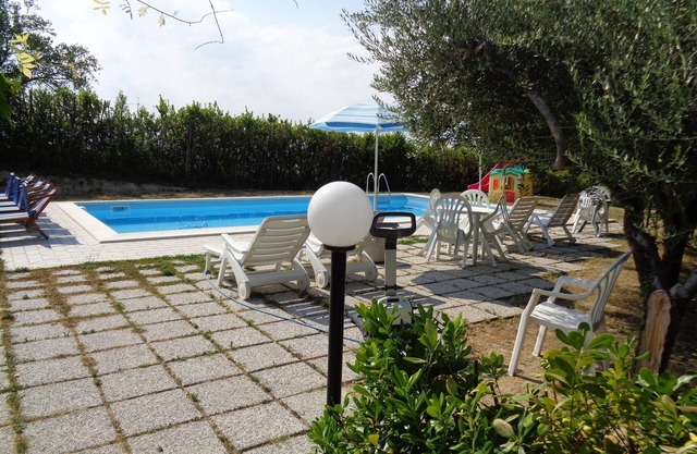 TITTY'S HOUSE, OASIS DE LA PAZ EN EL VERDE DE LAS COLINAS MARCHIGIANAS.