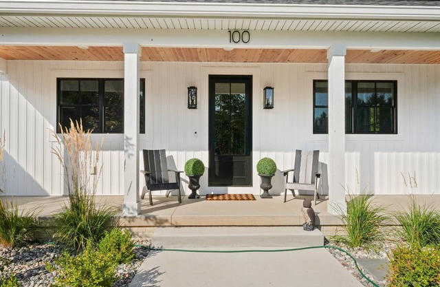 TLC Cottage in Leland - New- sleeps 12!