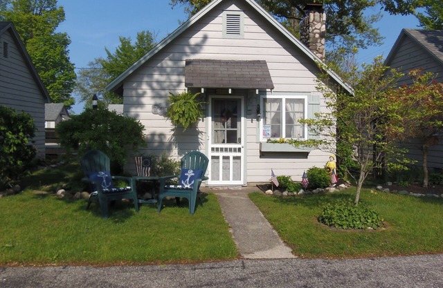 A Ludington Cottages
