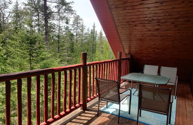 Tobermory Peaceful Private Entire Log Cottage Spacious Fully Equipped