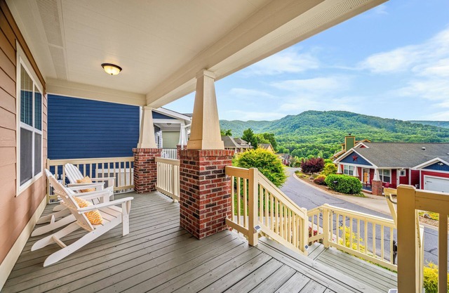 Toddler Friendly Mountain Views at Barley Bungalow AVL