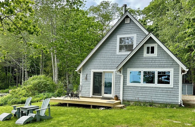 Toddy Pond Lakehouse - Beautiful sunrises, water fun, close coastal towns/parks