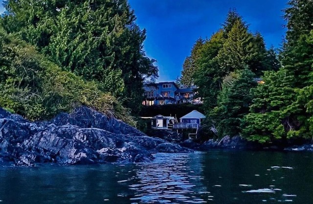 Tofino Oceanfront Hotel Suite 2