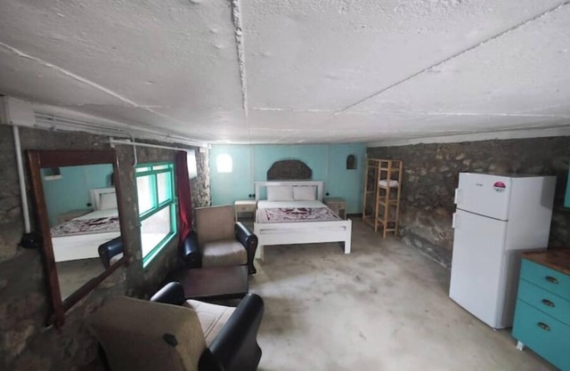 Togo iztuzu Stonehouse-1