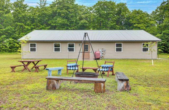 Toivola Home w/ Fire Pit: 8 Mi to Lake Superior!