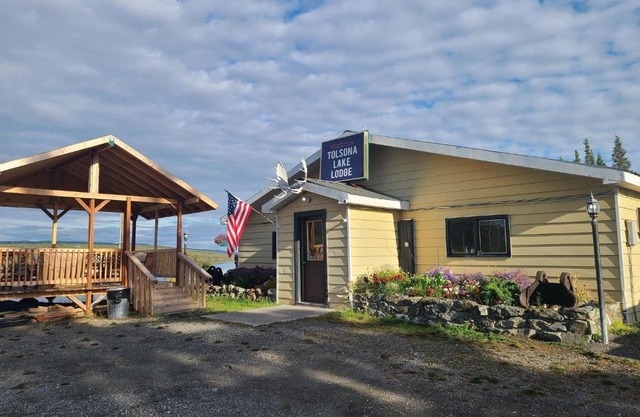 Tolsona Lake Lodge