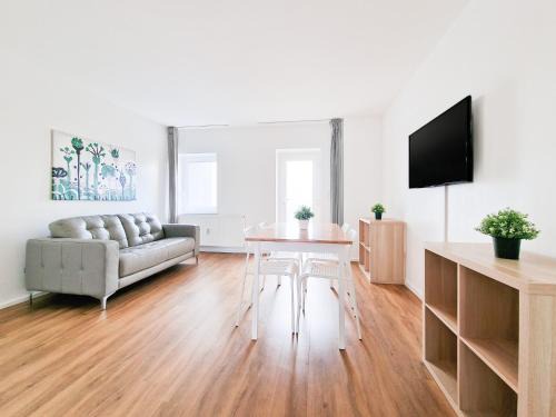 Tolstov Apartments - 2 Room Apartments - Terrace - 25 Min to Messe DUS