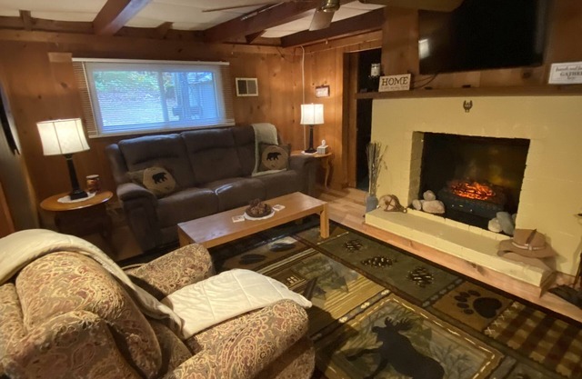 Toma trail cozy cabin quiet Place to fish ride relax ☺️