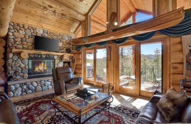 Tombstone Hideaway**Mountain Cabin Retreat** Large Gatherings* Peaceful Getaway*