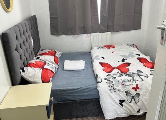 Tomla Inn-3 Beds House - 6 people sleeps-Greenwich Holiday Short Let