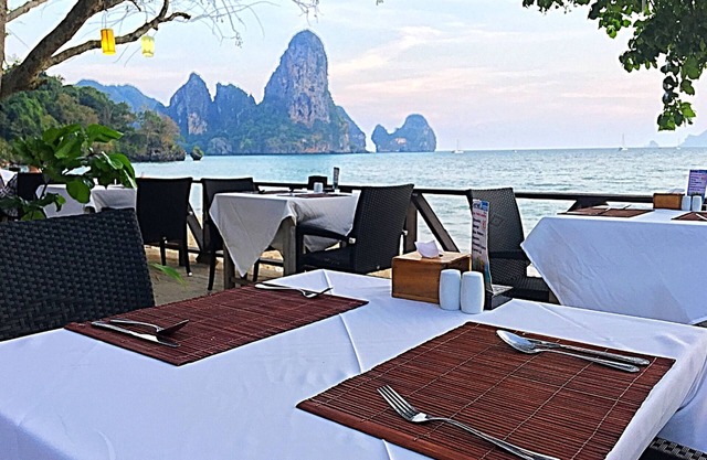 Tonsai Bay Resort