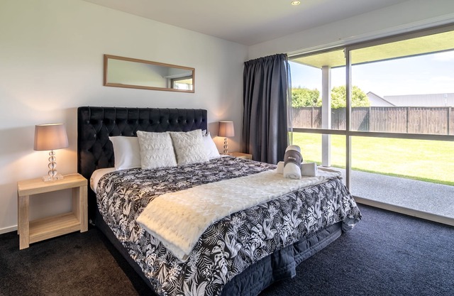 Toodle's Wanaka Luxury with Mountain Views