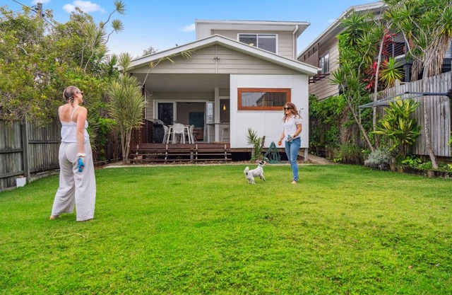 Tooway Beach House Walk to beach & Pet-friendly