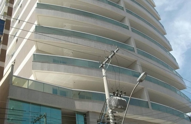 Apartamento superior ubicado en Morro Beach con vistas al mar.