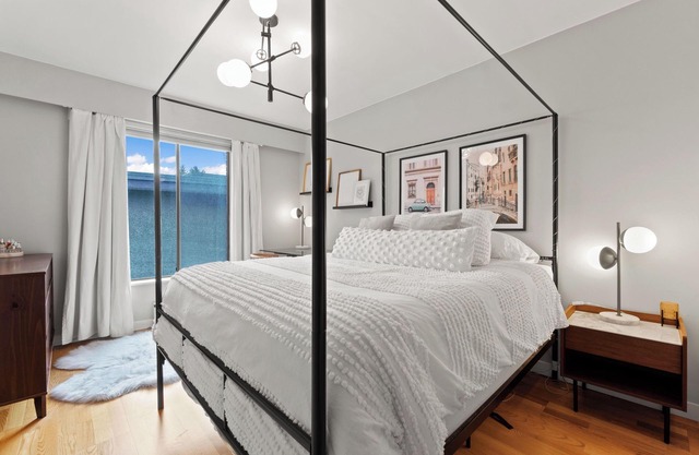 Top floor 1 bedroom Kitsilano apartment with ocean views