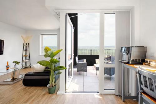 Top Floor 2-Bed East London Apartment Long Stay Deals Available