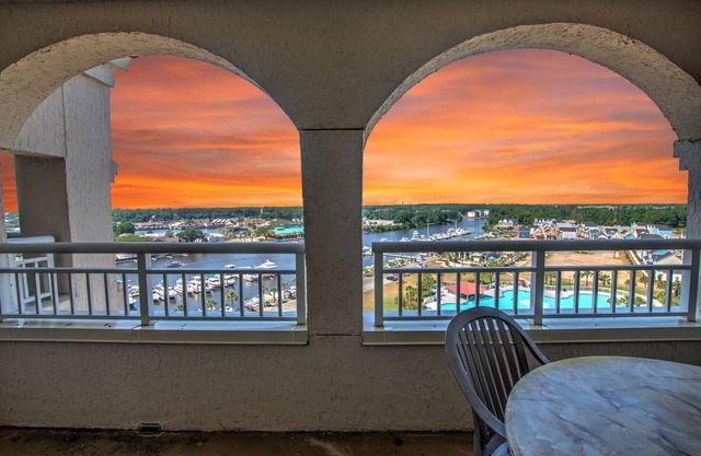TOP FLOOR AMAZING PENTHHOUSE VIEWS 3 BALCONYS 4BR/4B ON INTRACOASTAL WATERWAY