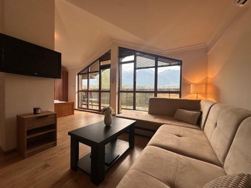 Top floor and mountain views