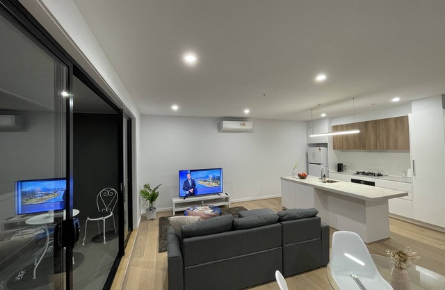 Top Floor Centrally Located Full Size 2 Bed 2 Bath Family Apartment