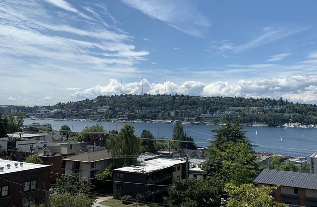 Condominio en el último piso - Vista al lago - Estacionamiento - Cerca del centro de Seattle