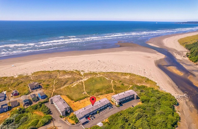 Condominio de piso superior justo en la playa