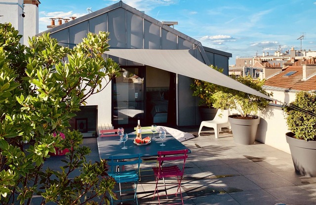 Top Floor Penthouse - 750 Square Foot Sunny Rooftop Terrace at the gate of Paris