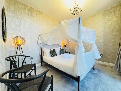 Top Floor Getaway with Romantic Canopy Bed