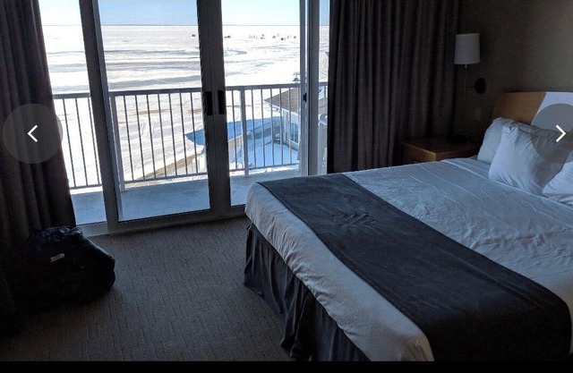 Top floor Lakeview Hotel One Bedroom available Aug 1-8 Icelandic festival week