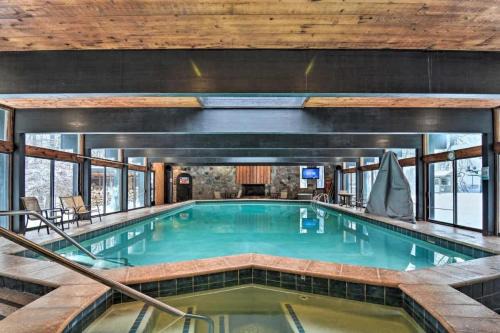 Top Floor Luxury, Sauna, Private Pool, Lake Bellaire Beach, 5 beds, 4 full bath