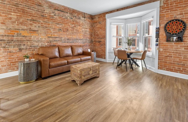 Top Floor - Mass Ave in Heart of Indy with Balcony