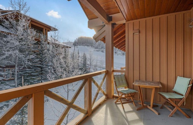 TOP FLOOR overlooking Ski Hill | Ski In/Out | Indoor Access to Pools & Hot Tubs