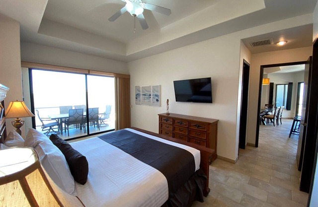 Vistas panorámicas al mar! Decoración moderna, planta superior, 3 dormitorios y 3 baños Las Palomas fase 2