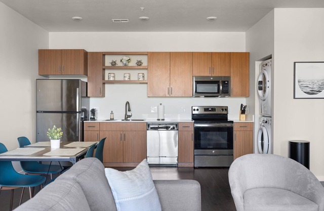 Top Floor Pet Friendly Condo near Downtown