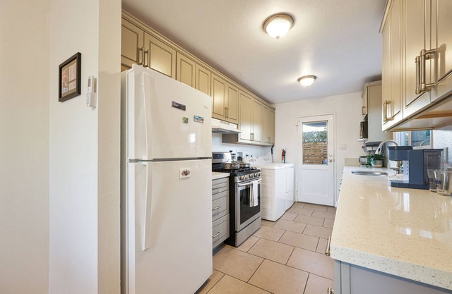 Top Gun themed 3-bedroom house centrally located in San Diego