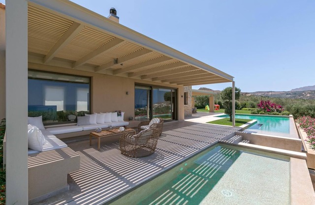 Top Luxury Holiday Villa with Amazing View in West Crete